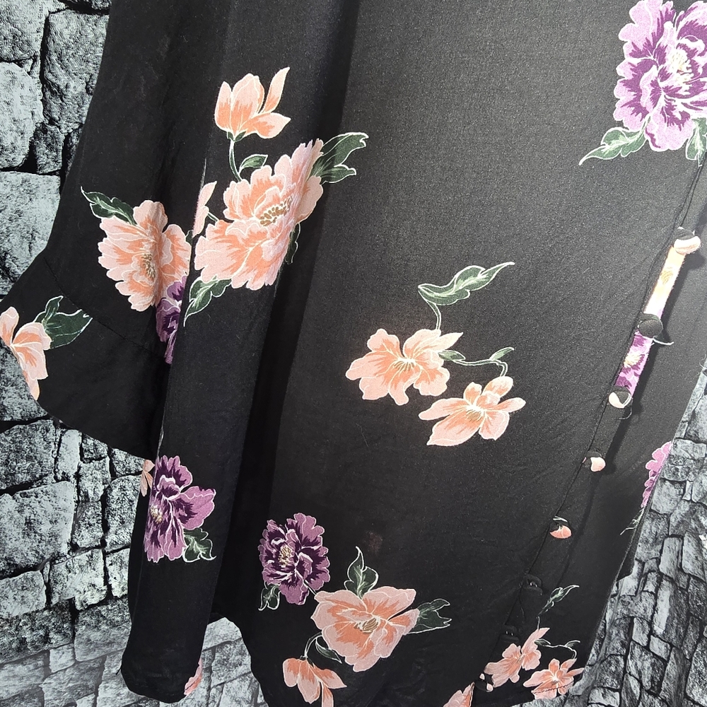 TORRID Harper Challis Button-Front 3/4 Sleeve Floral Blouse. Torrid Size 4 - Picture 4 of 12